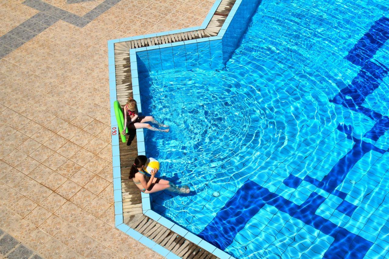 Alkionis Beach Hotel Apartments Sfáka Extérieur photo