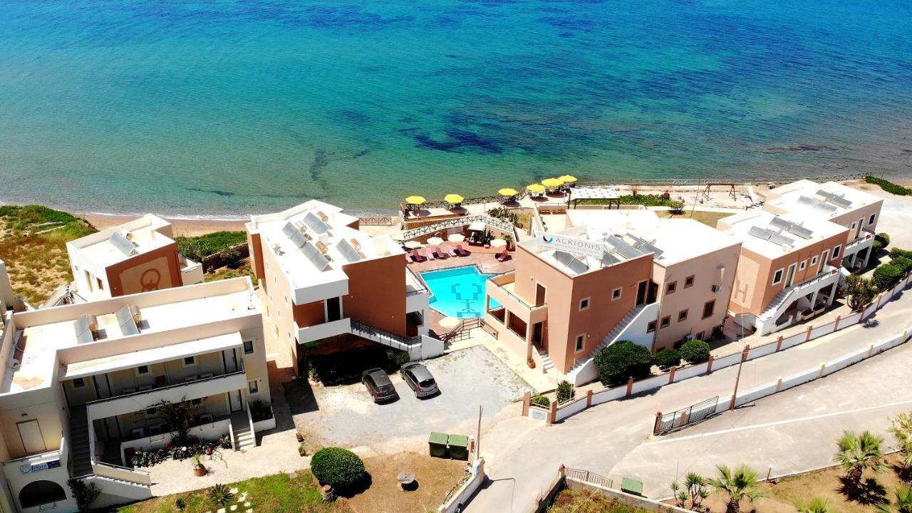 Alkionis Beach Hotel Apartments Sfáka Extérieur photo